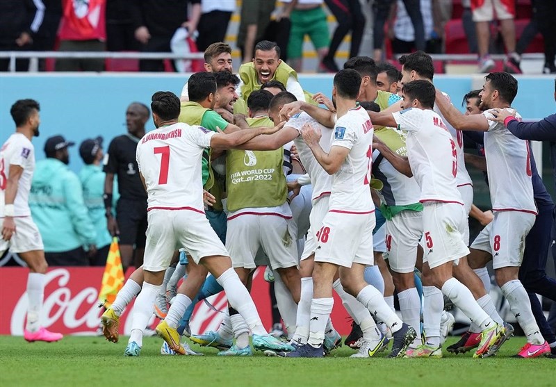 جشن و شادی مردم ایلام پس از پیروزی تیم ملی فوتبال