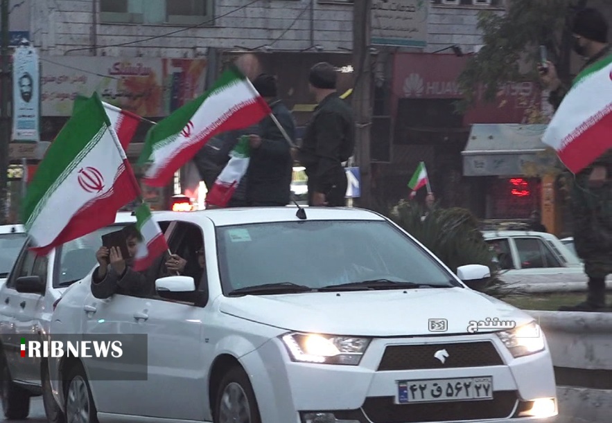 جشن و شادی کردستانی‌ها پس از پیروزی تیم ملی فوتبال