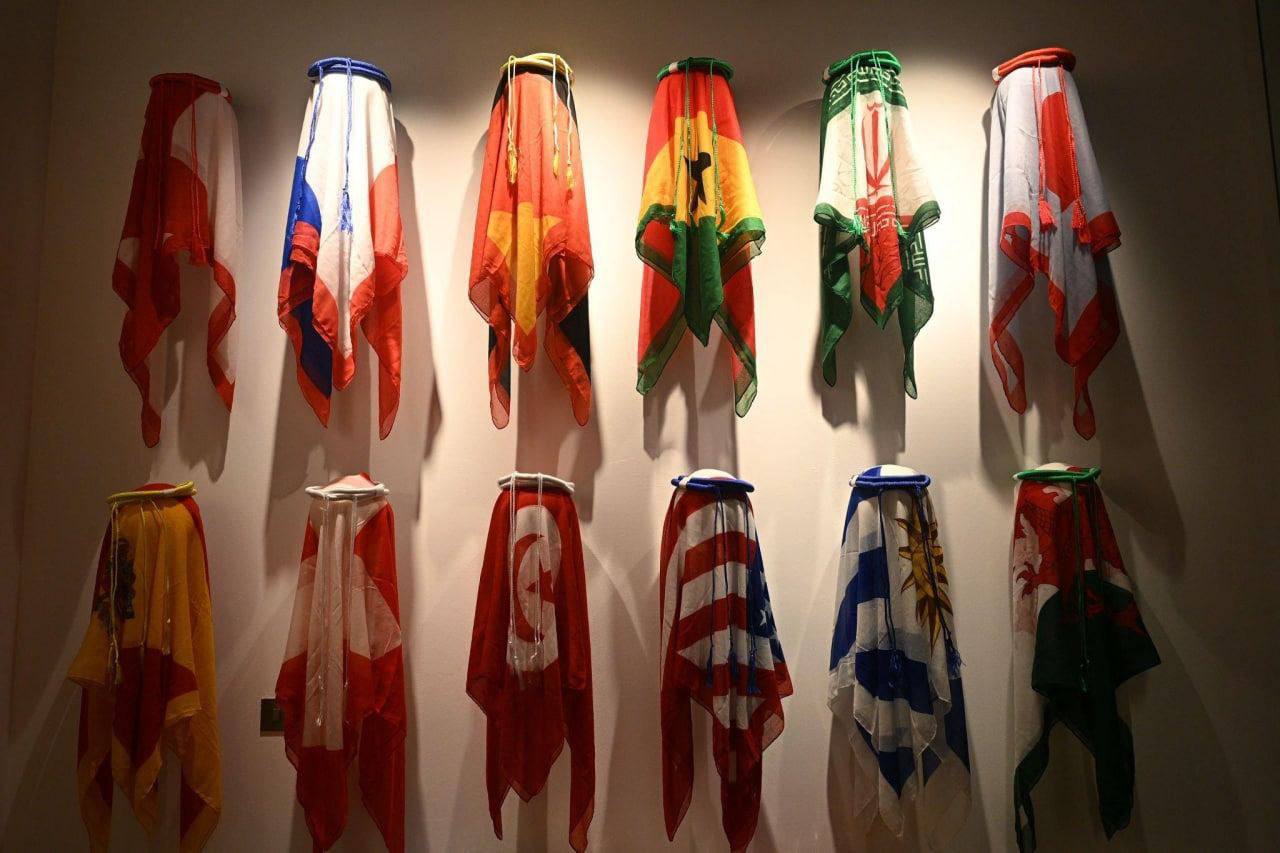 فروش سرپوش های سنتی عربی به رنگ پرچم کشورها
