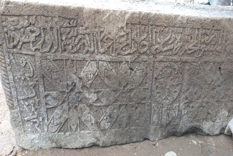 کشف سنگ حجاری‌شده در روستای سهزاب سراب