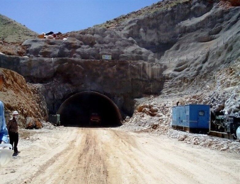 تونل‌های یک و ۲ مسیر ایلام - مهران مسدود شدند