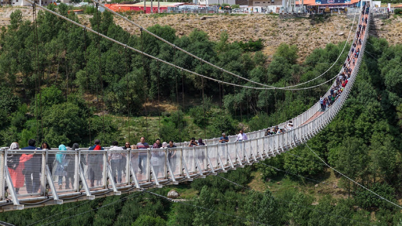 بازدید روزانه بیش از ۲ هزار نفر از مجموعه پل معلق مشگین‌شهر