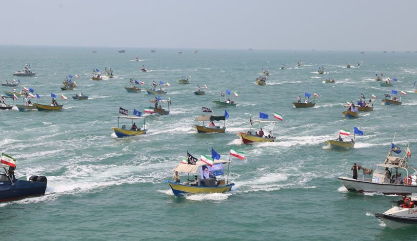 برگزاری رژه اقتدار شناور‌های مردمی بسیج دریایی به حمایت از فلسطینی‌ها