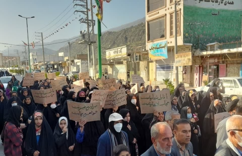 راهپیمایی اقشار مختلف مردم لنده در حمایت از حجاب و عفاف