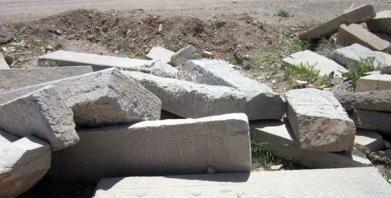 انتقال سنگ‌قبر‌های قدیمی در امامزاده سید محمد (ع) به محل اصلی خود