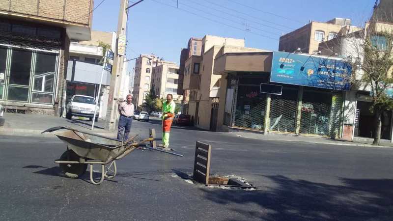 پاکسازی کانال‌های شهر کرمانشاه توسط نیرو‌های خدمات شهری شهرداری کرمانشاه