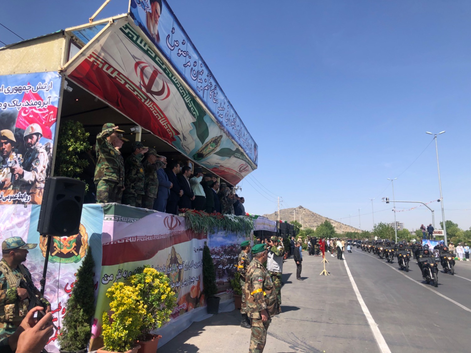 نمایش تجهیزات و توان نظامی ارتش در رژه نیروهای مسلح مشهد