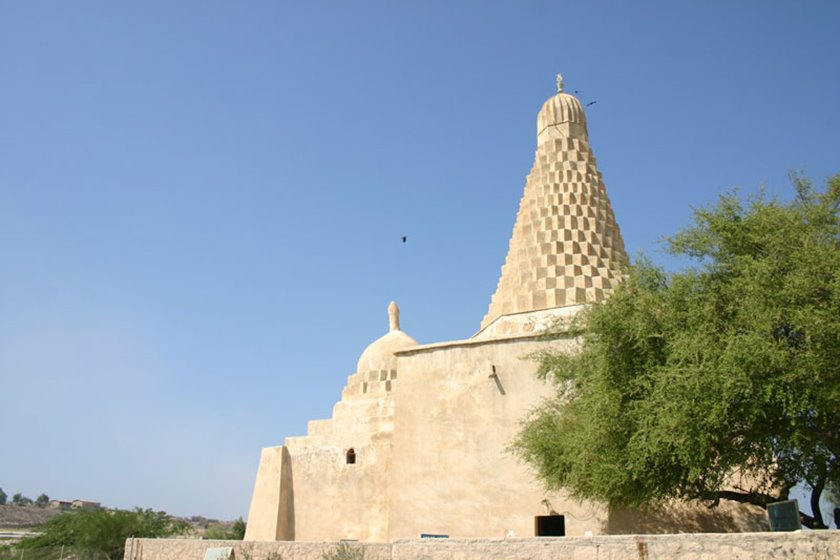 نور پردازی بقعه میرمحمد حنفیه در جزیره خارگ