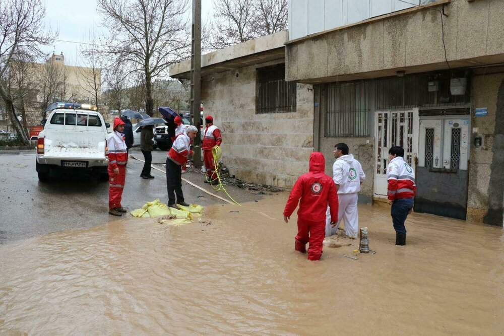 بهره مندی ۲۳۰ خانوار سیل زده از خدمات هلال احمر ایلام