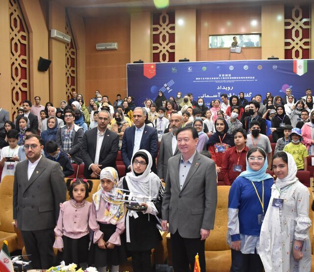 امروز در یک رویداد اتفاق افتاد؛تماس تصویری بچّه‌های ایرانی با فضانوردان چینی