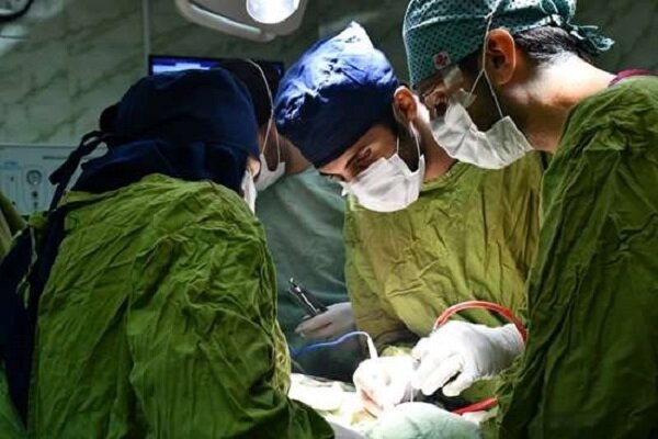 جراحی عمل پیچیده اصلاح بدشکلی مچ پای مادرزادی در آران و بیدگل