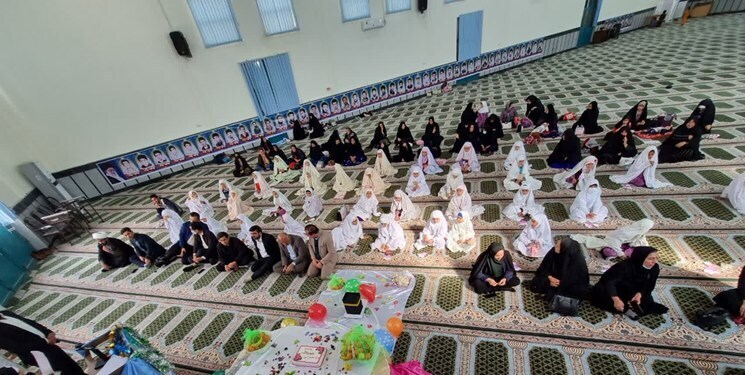 برگزاری مراسم جشن تکلیف ۱۴۰ دانش آموز چاروسایی 