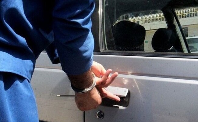 دستگیری سارق حرفه‌ای محتویات داخل خودرو با ۳۰۰ فقره سرقت