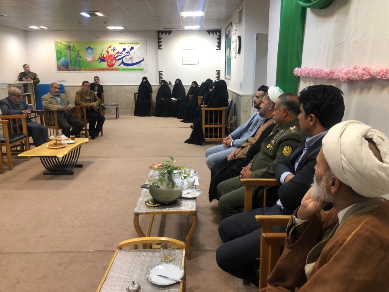 دیدار فرمانده قرارگاه منطقه‌ای شمالشرق نیروی زمینی ارتش با مدیران مدرسه علمیه الزهرا مشهد