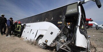 ۱۴ مصدوم در حادثه واژگونی اتوبوس در حوالی سیراف