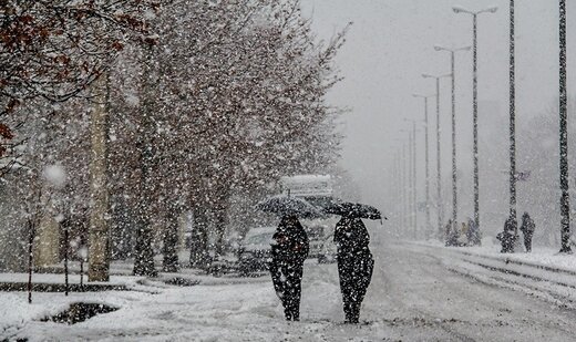 بارش نخستین برف زمستانی و تعطیلی مدارس در کدکن