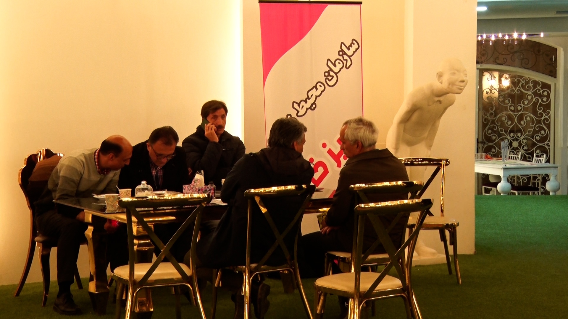 برپایی میز خدمت برای حل مشکلات صنعتگران در شهرک صنعتی جی اصفهان