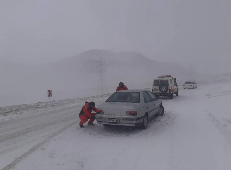 امدادرسانی به ۲۲۶ نفر گرفتار در برف و کولاک خلخال