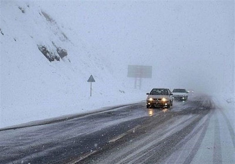 بارش برف در ۴ گردنه استان همدان