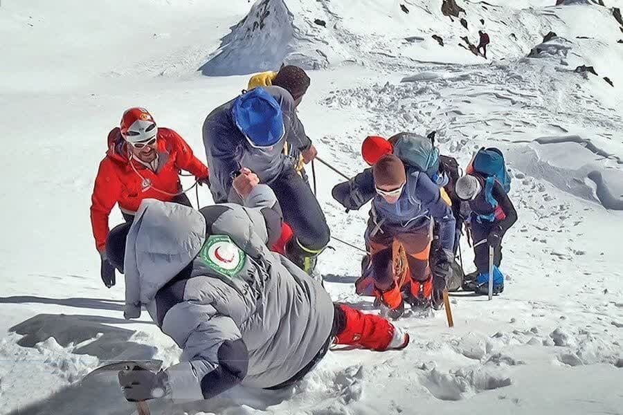 بهمن در ارتفاعات رندوله اشنویه ۵ کوهنورد را گرفتار کرد/ ۵ کوهنورد مفقود شده‌اند