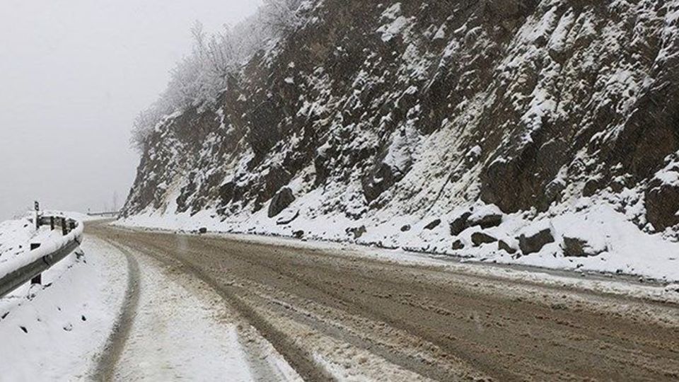 بارش برف راه ارتباطی ۸ روستای البرز را مسدود کرد