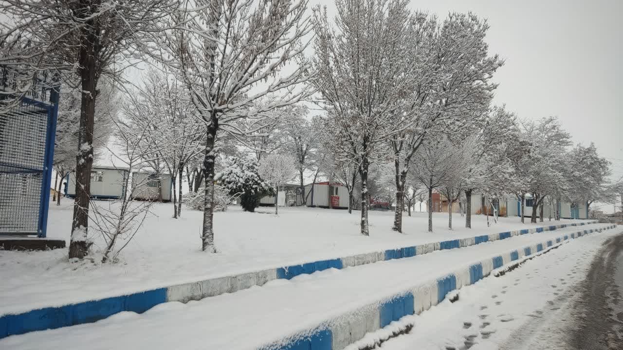 بارش برف بعد از ۷ سال شهرستان پلدشت را سفید پوش کرد 