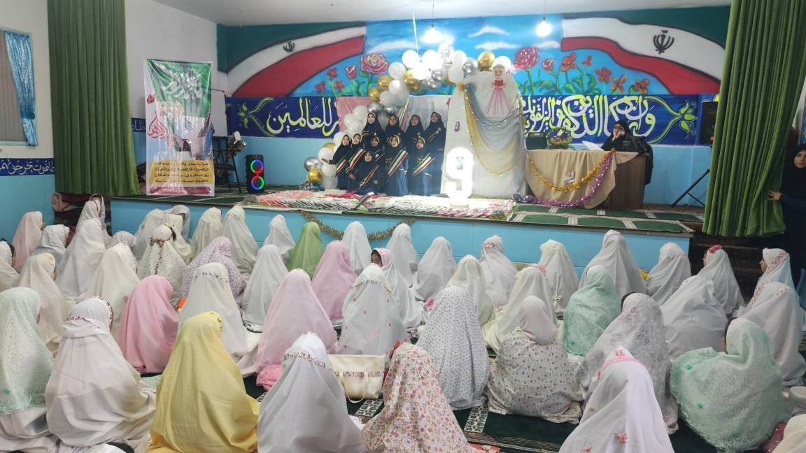 برگزاری جشن تکلیف ۹۰ دانش آموز دختر در محمد شهر