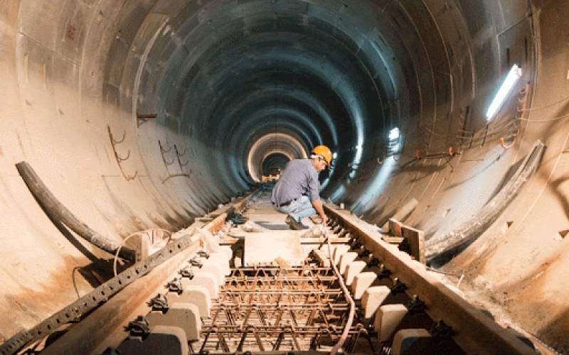 پیگیری برای اجرای عملیات متروی اهواز تا پایان سال