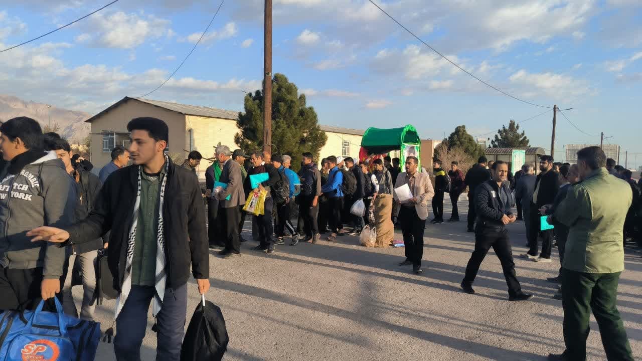 اعزام بیش از ۱۳۰ دانش آموز مهریزی به مناطق عملیاتی جنوب