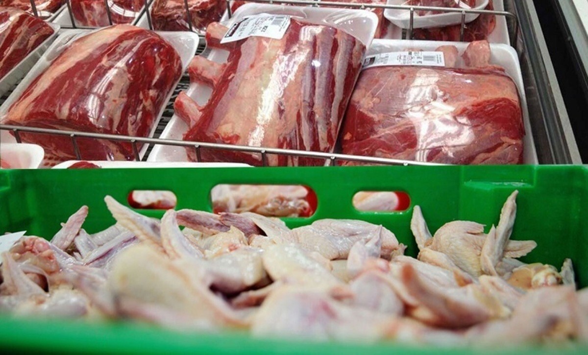 توزیع گوشت منجمد مرغ و گوساله در سطح استان فارس