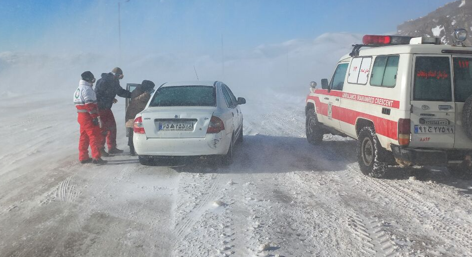 امدادرسانی به ۳۲۸۵نفر گرفتار شده در برف و کولاک اردبیل