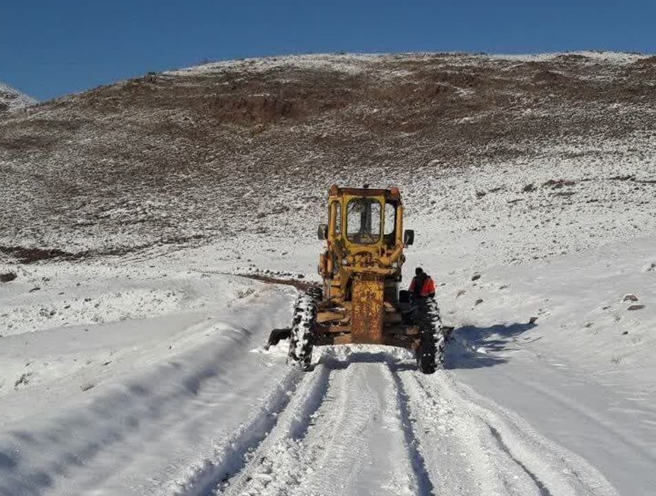 برف روبی بیش از ۷۰۰ کیلومتر از محور‌های مواصلاتی استان در ۲۴ ساعت گذشته 