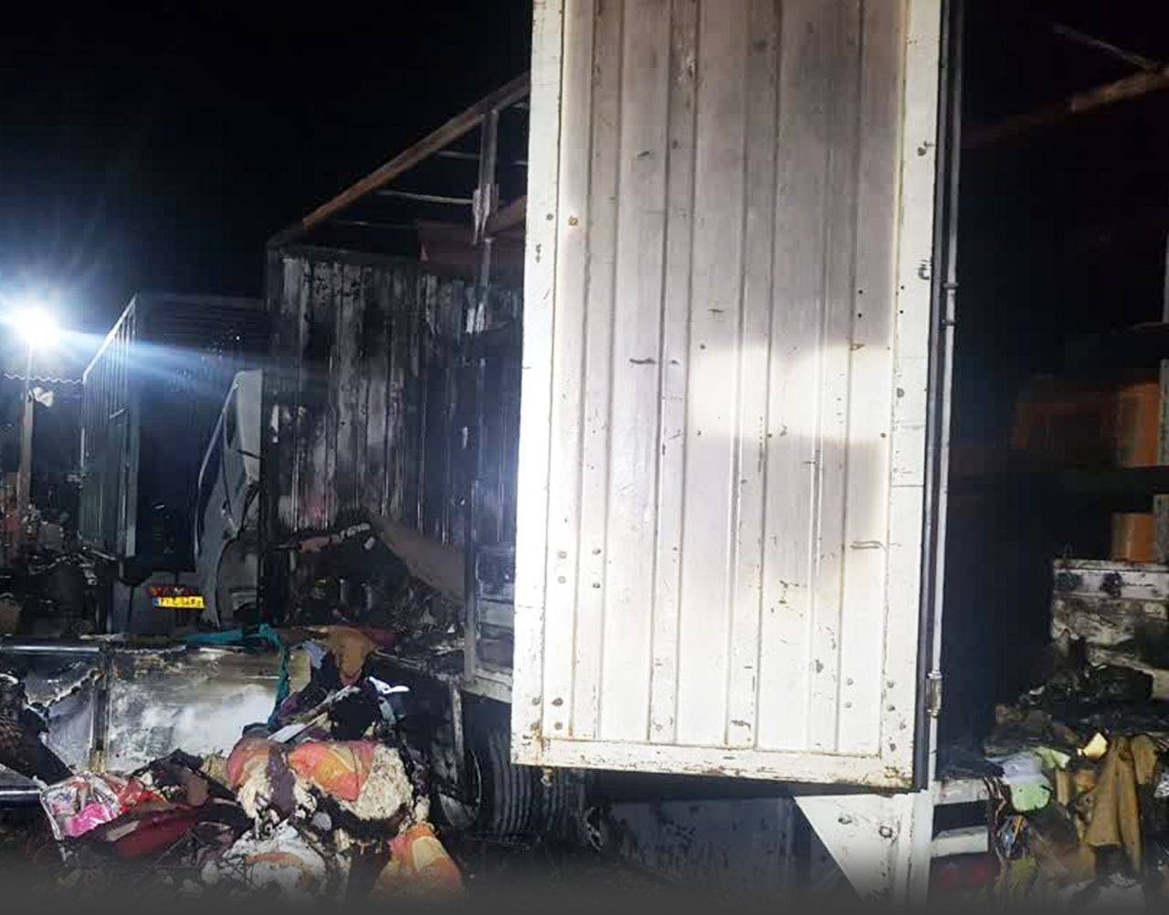 آتش سوزی کامیونت حمل بار و اثاثیه منزل در مشهد