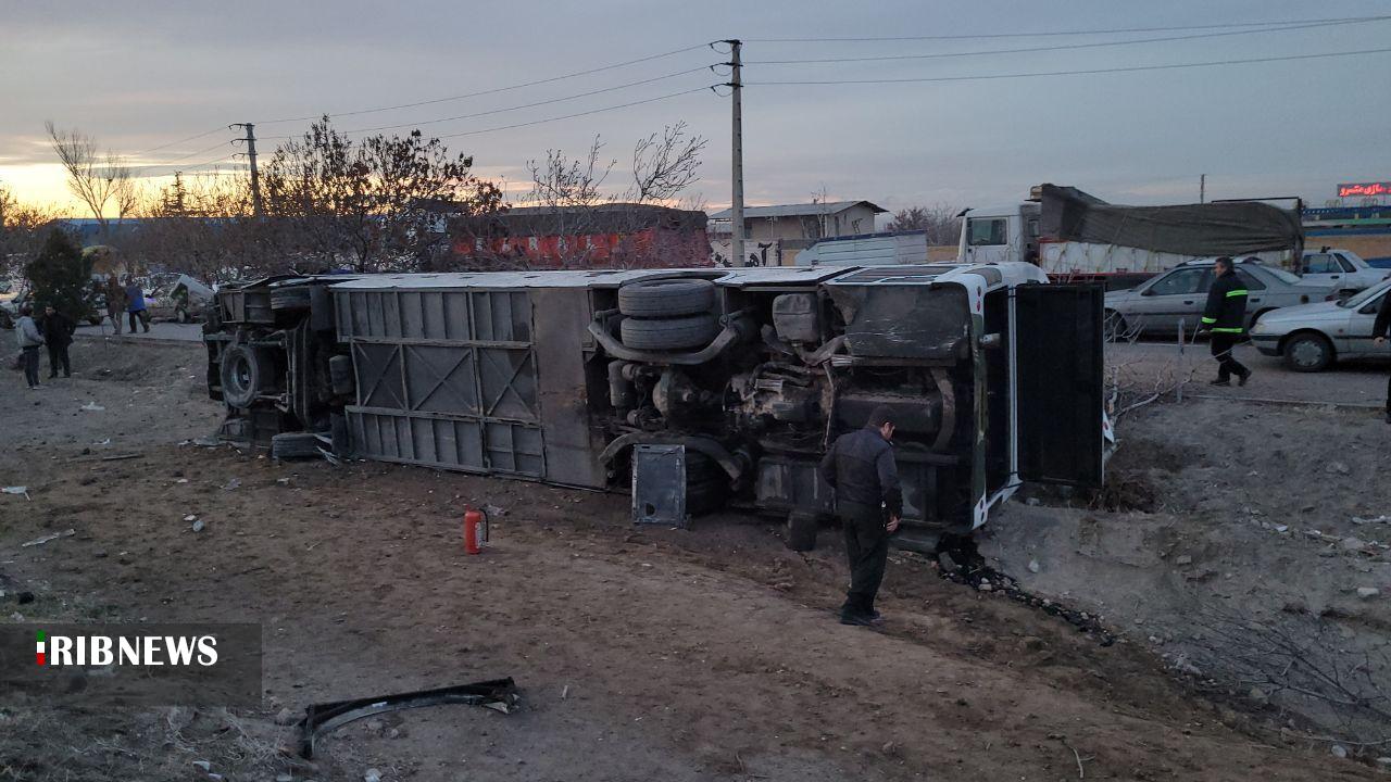 واژگونی اتوبوس مسافربری آذرشهر در  محور ایلخچی