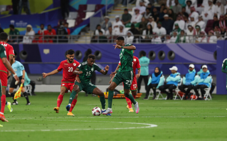 فوتبال جام ملت‌های آسیا؛ پیروزی عربستان مقابل عمان در دقایق پایانی