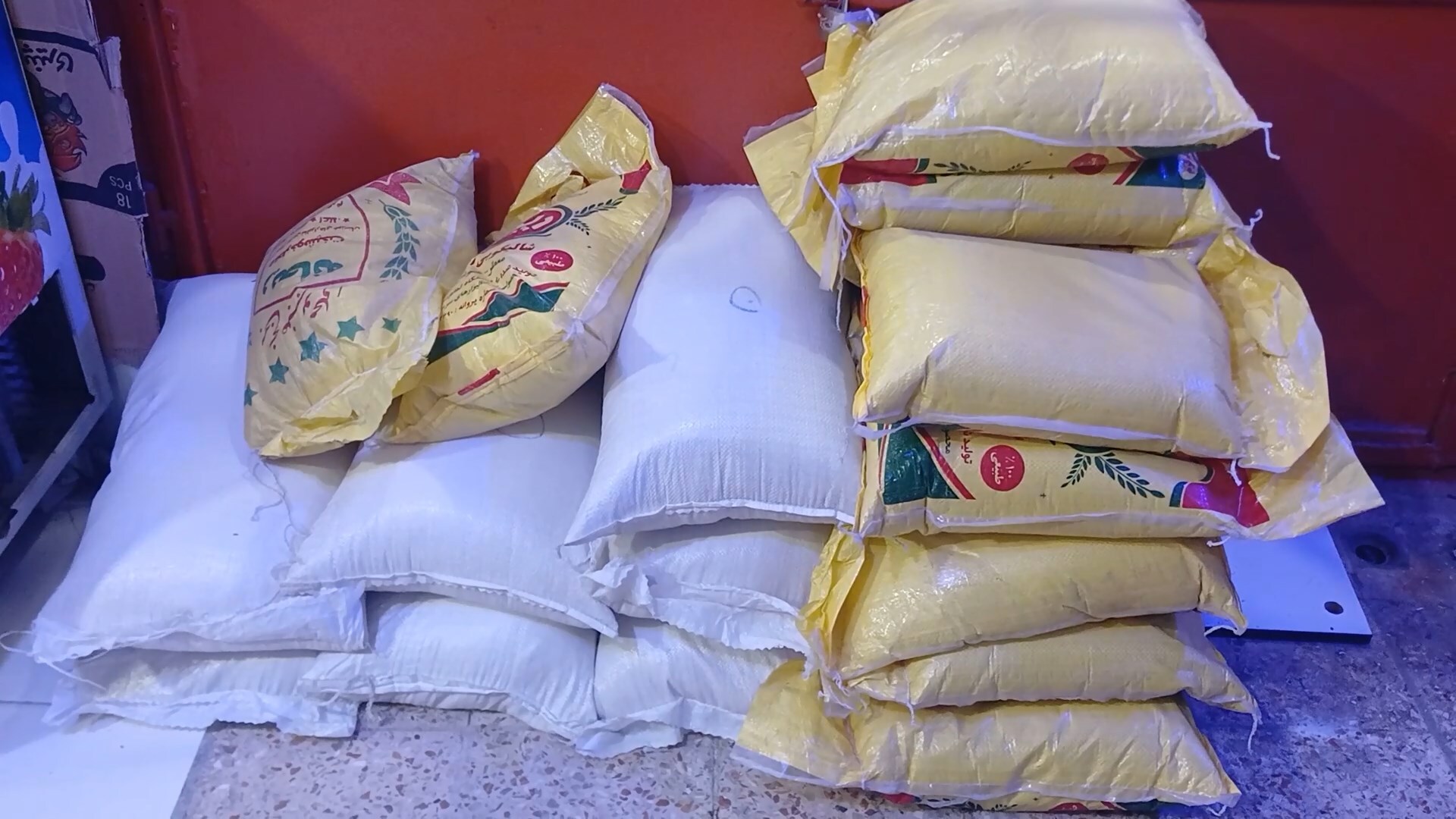 توزیع بیش از ۵ تن برنج ایرانی در فریدونشهر