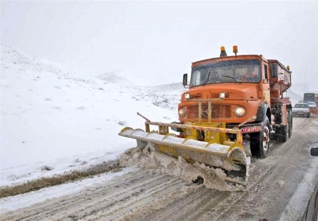 برف روبی ۴۰ کیلومتر از محورهای ارتباطی آذربایجانغربی