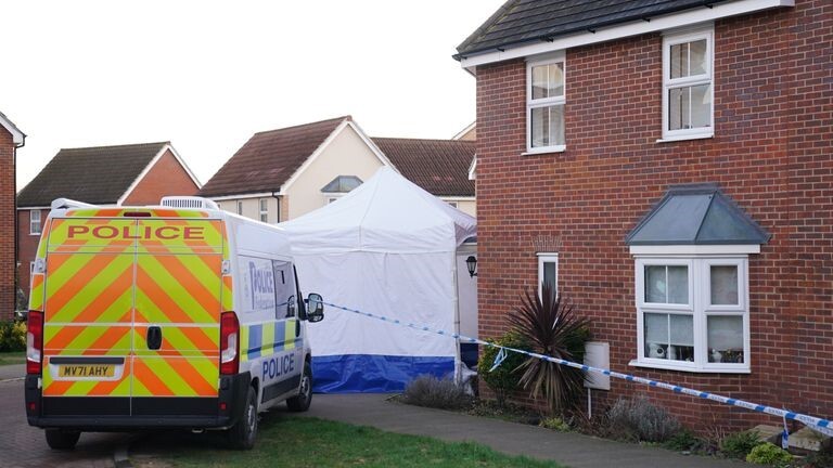 کشف چهار جسد از جمله دو دختر جوان در انگلیس
