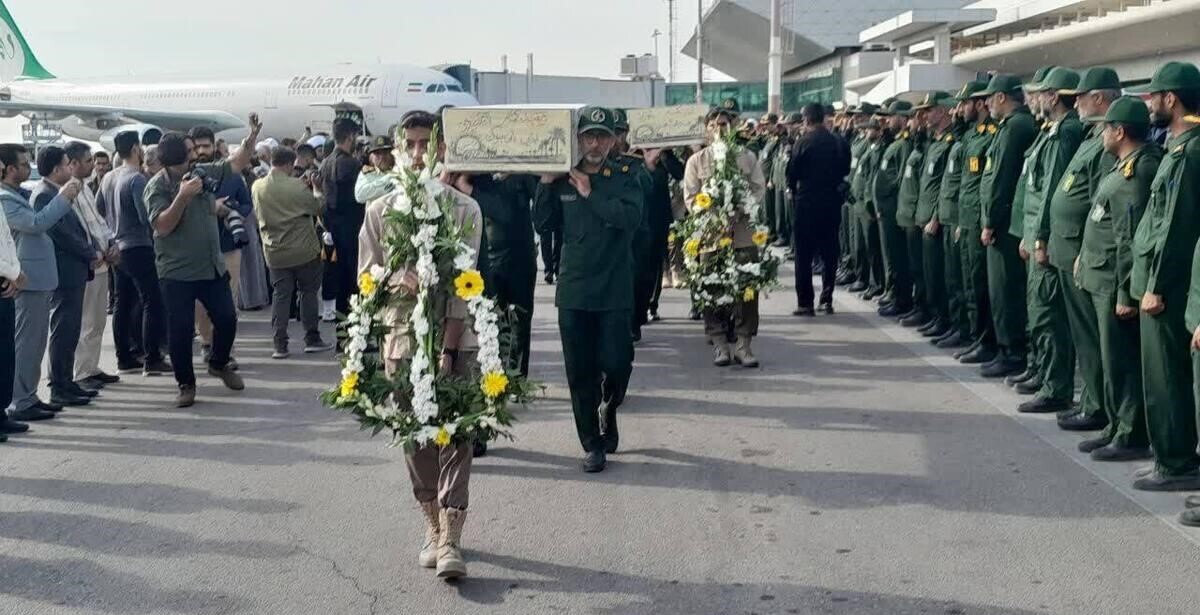 استقبال از پیکر شهید گمنام دفاع مقدس در فرودگاه بندرعباس