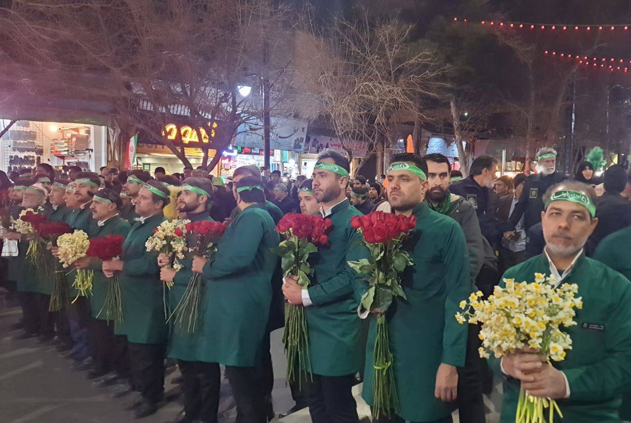 گلباران حرم مطهر رضوی در شب میلاد جوادالائمه (ع)