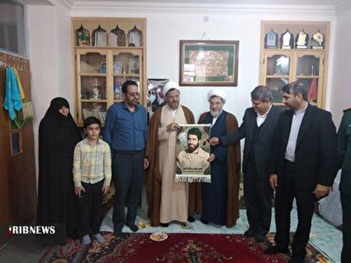 دیدار با خانواده شهید زنگی ابادی  در کرمان