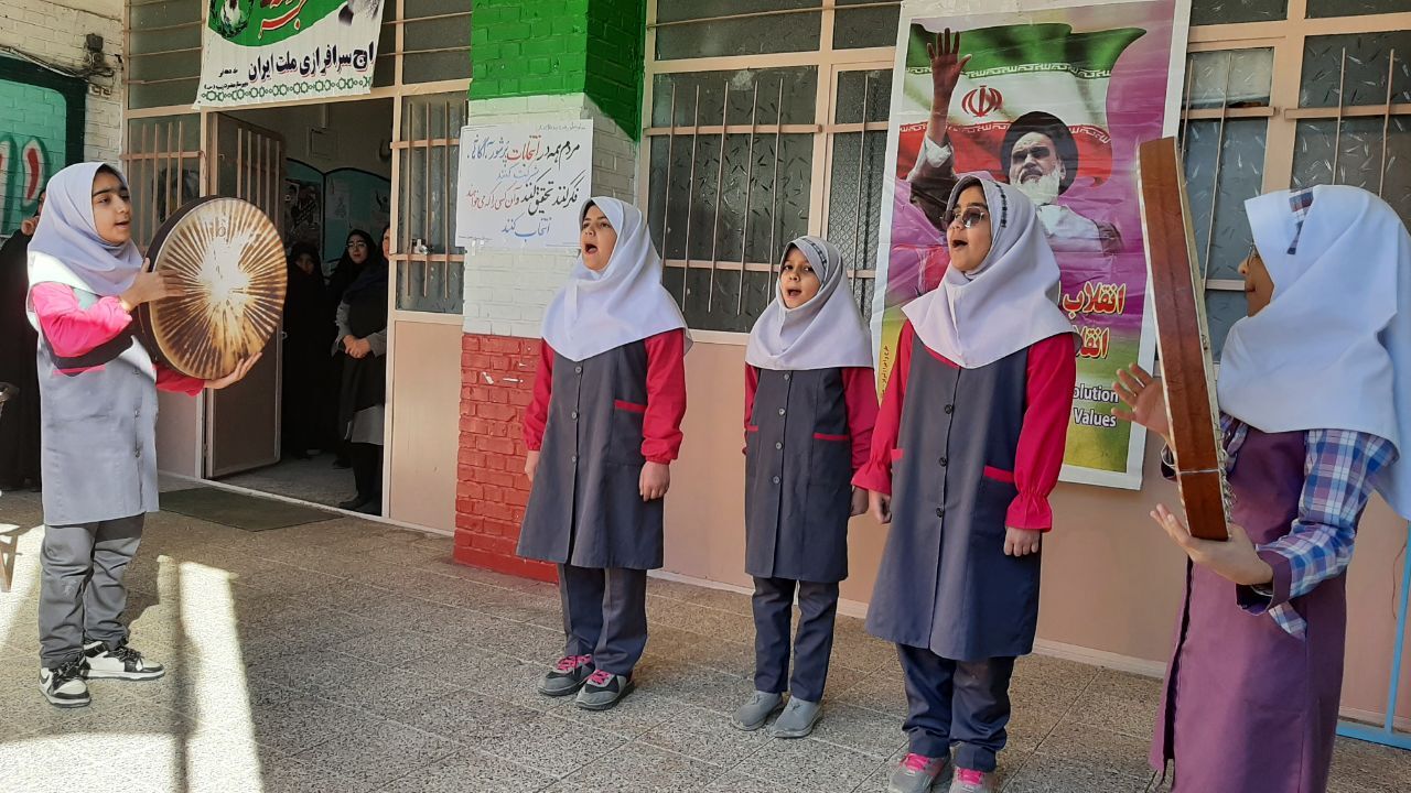 نواخته شدن زنگ انقلاب در آموزشگاه حضرت زینب جغتای