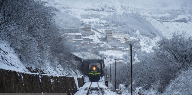 بارش برف در مشهد، خللی در برنامه حرکت قطار‌ها به وجود نیاورده است