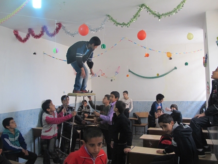 آذین بندی و شور جشن‌های انقلاب در مدارس استان یزد