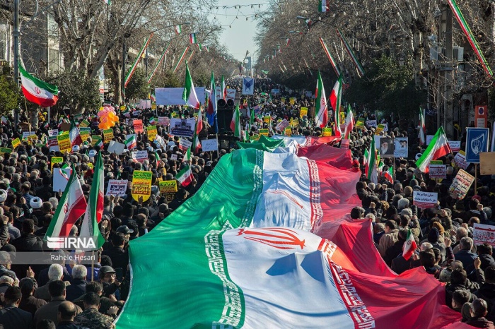 مردم با شرکت در راهپیمایی دهه فجر و انتخابات بدخواهان انقلاب را نومید کنند