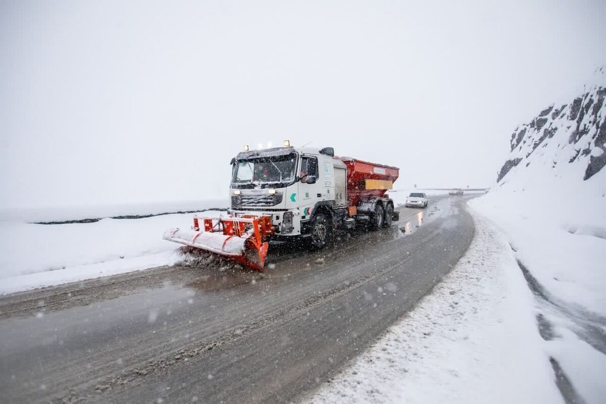 برف روبی ٣٠٠ کیلومتر از محورهای مواصلاتی آذربایجان‌غربی
