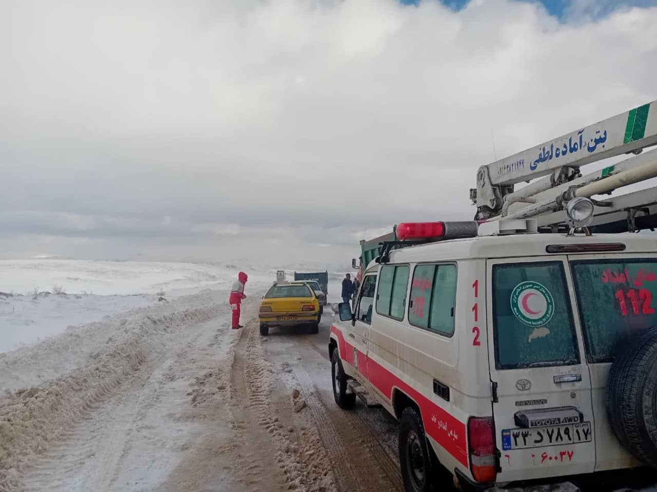 امدادرسانی به ۳۶ مسافرگرفتاردر برف و کولاک سردشت