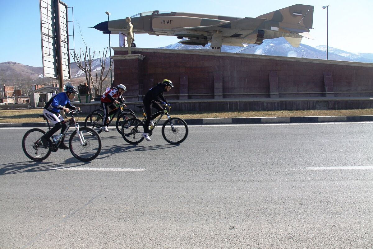 برگزاری مسابقه دوچرخه‌سواری گرامیداشت دهه فجر در مهاباد