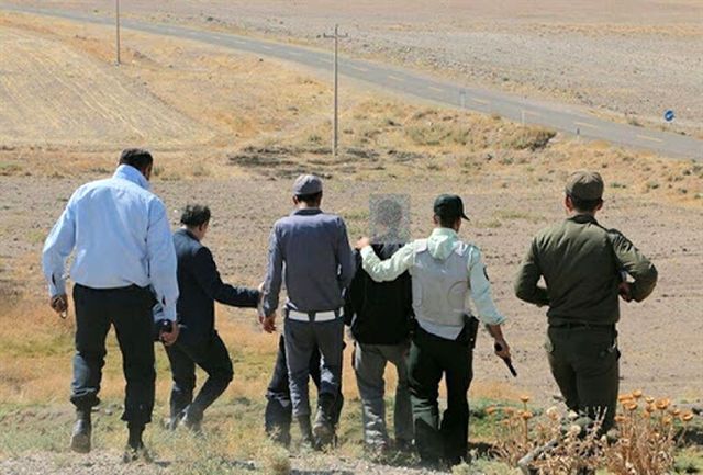 دستگیری ۴ حفار غیر مجاز و قاچاقچی اشیاء عتیقه در کرمان