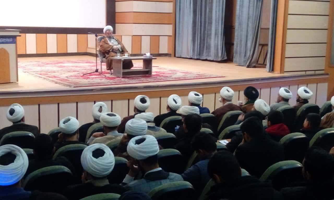 اجتماع طلاب و روحانیون شهرستان سبزوار با محوریت تبیین نقش روحانیت در انتخابات